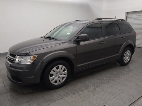 Used 2020 Dodge Journey SE FWD image 2