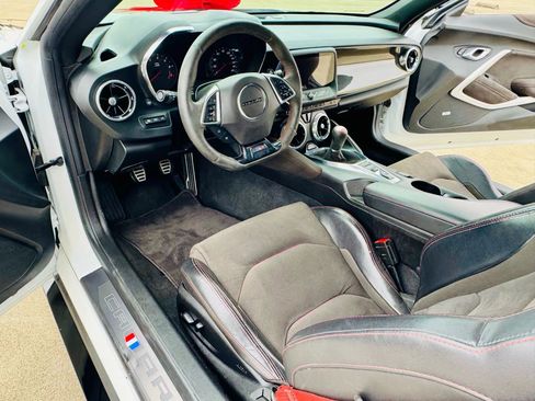 Used 2018 Chevrolet Camaro ZL1 image 25