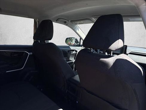 Used 2019 Toyota RAV4 LE FWD image 21