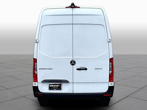 Used 2025 Mercedes-Benz Sprinter 2500 image 5