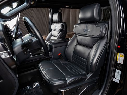 Used 2025 Ford F450 Platinum w/ FX4 Off-Road Package image 30