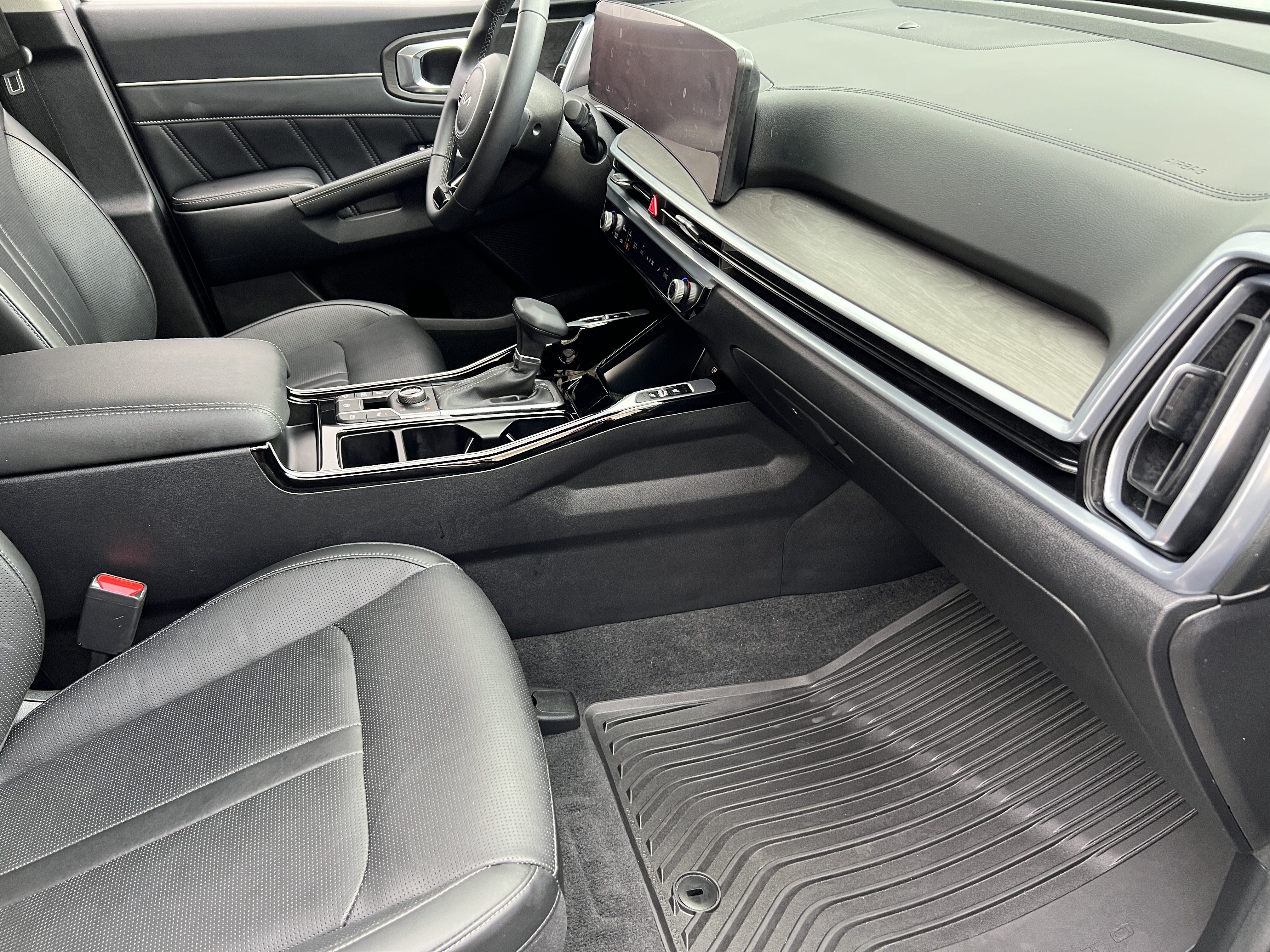 Used 2025 Kia Sorento SX AWD/4WD image 27