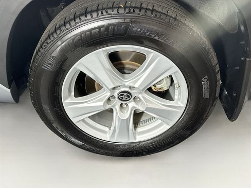 Used 2024 Toyota Highlander LE image 11