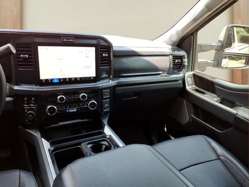Used 2025 Ford F250 Lariat w/ Black Appearance Package AWD/4WD image 24