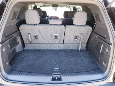 Used 2024 Chevrolet Traverse LT image 12