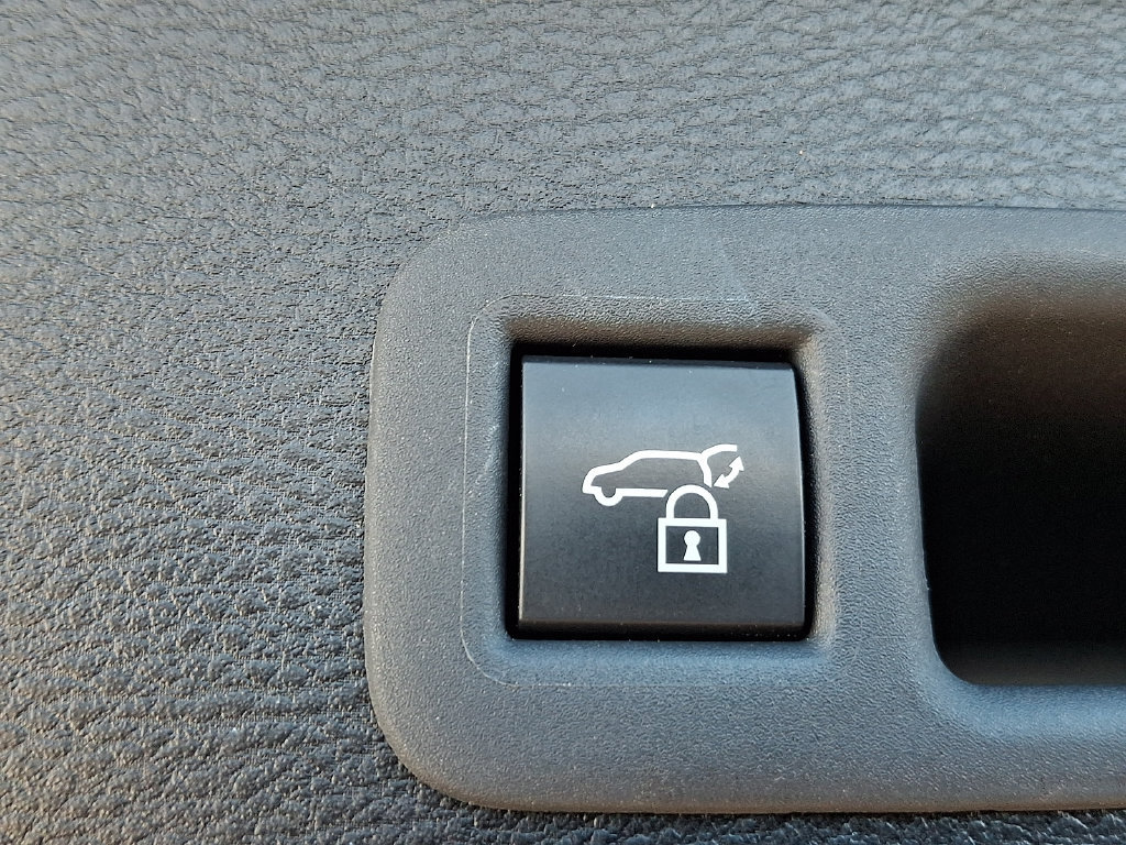 Certified 2026 Toyota Sienna XLE FWD image 41