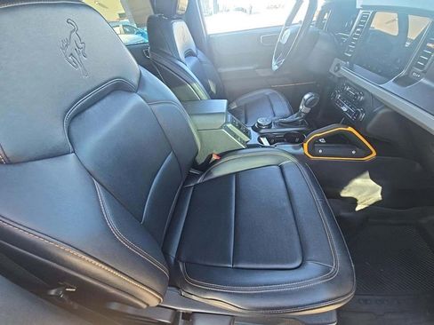 Used 2022 Ford Bronco Badlands image 6