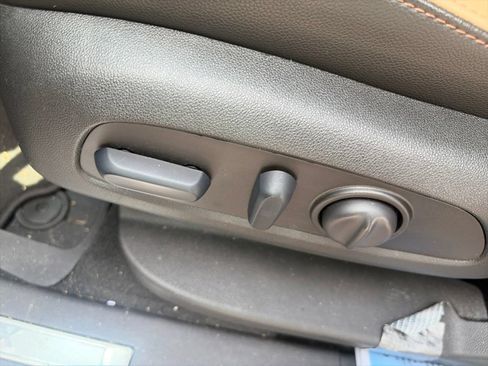 Used 2024 Chevrolet Equinox Premier FWD image 21