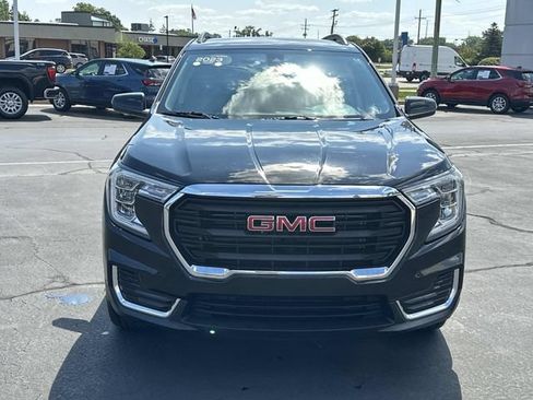 Used 2023 GMC Terrain SLE w/ Driver Convenience Package AWD/4WD image 3