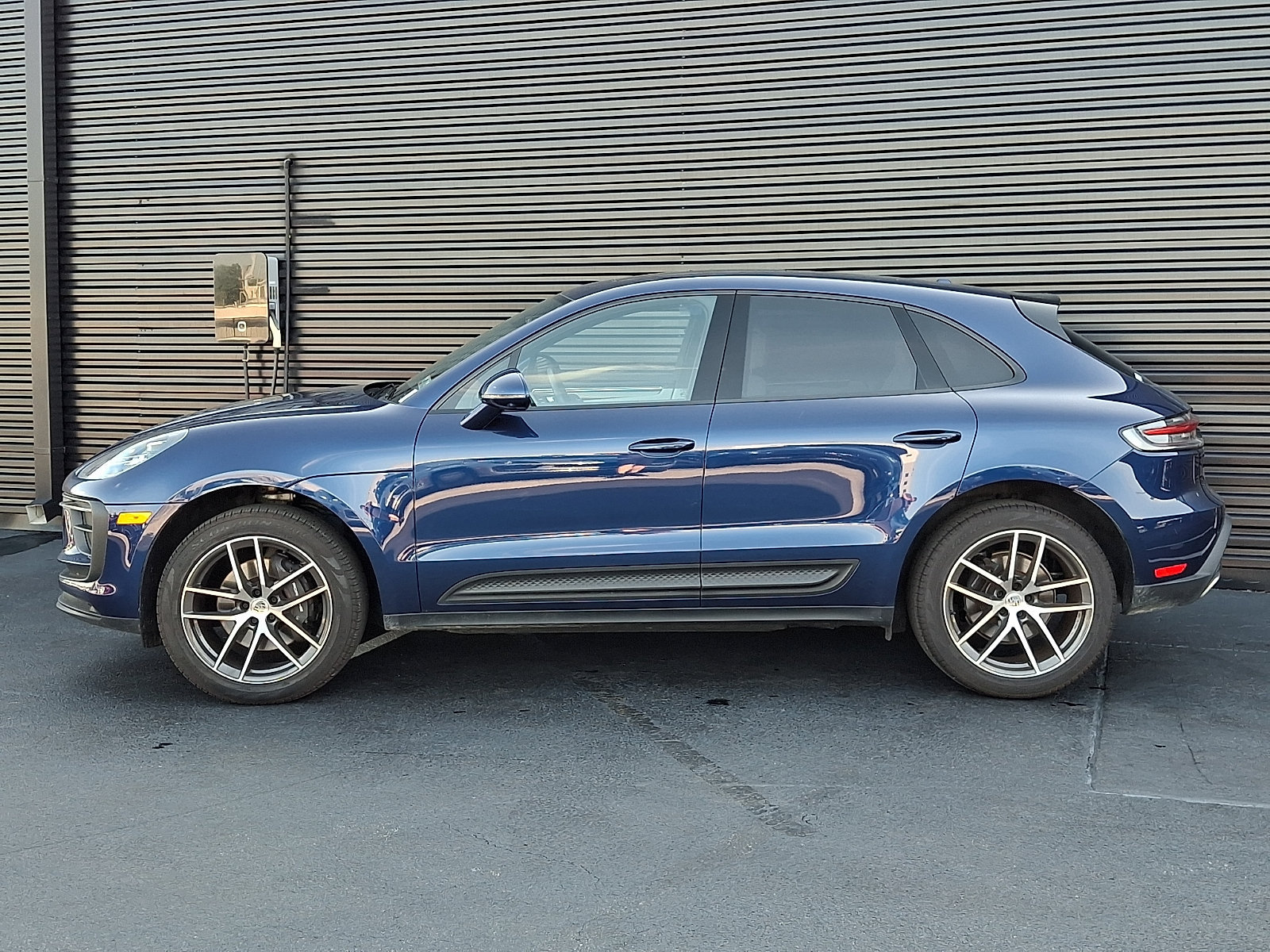 Used 2026 Porsche Macan AWD/4WD image 2