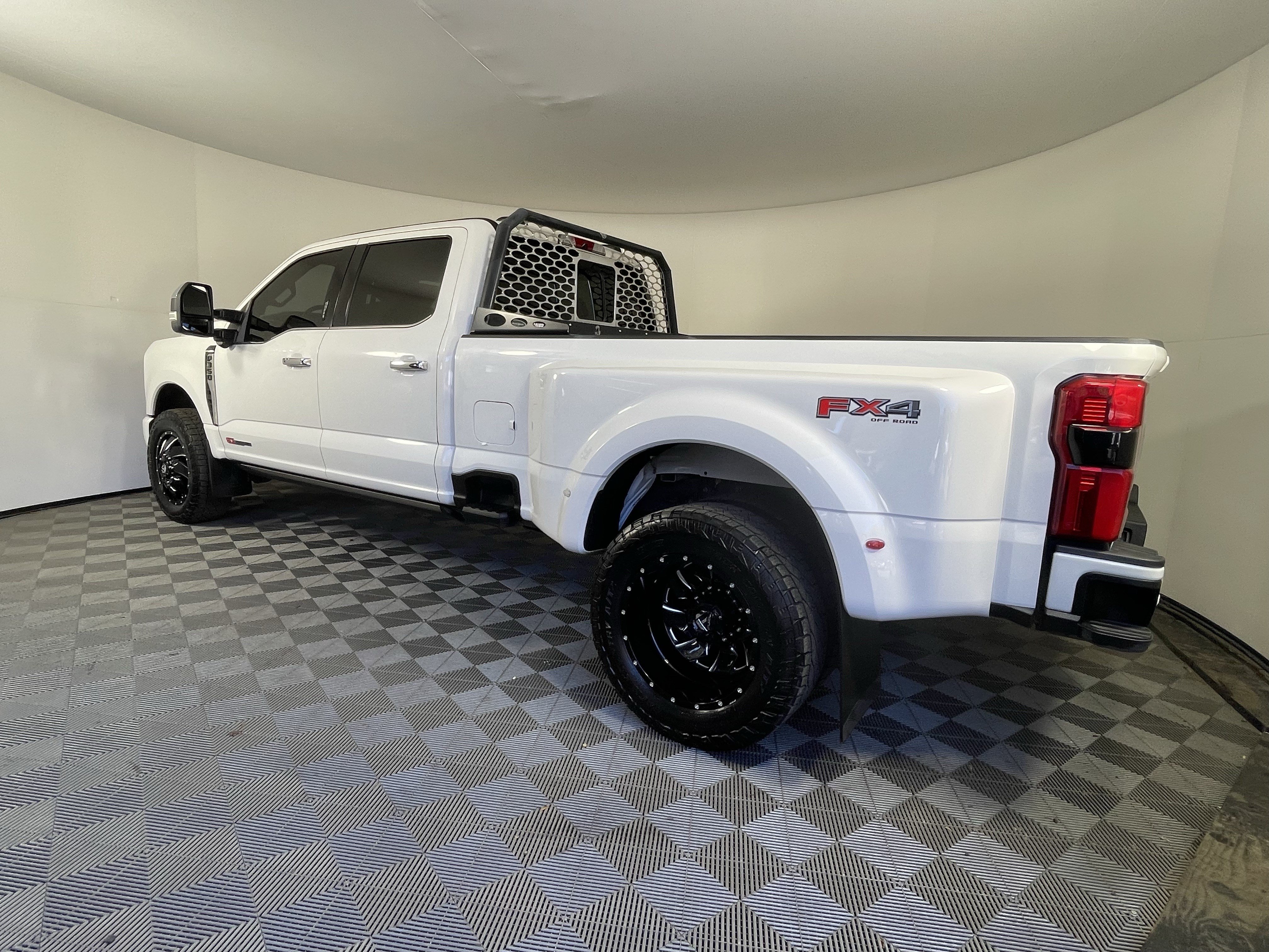 Used 2024 Ford F350 Platinum AWD/4WD image 3