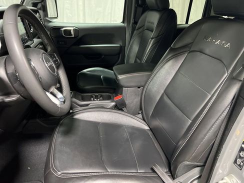 Used 2023 Jeep Wrangler Unlimited Sahara image 20
