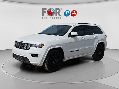 Used 2017 Jeep Grand Cherokee Altitude image 1