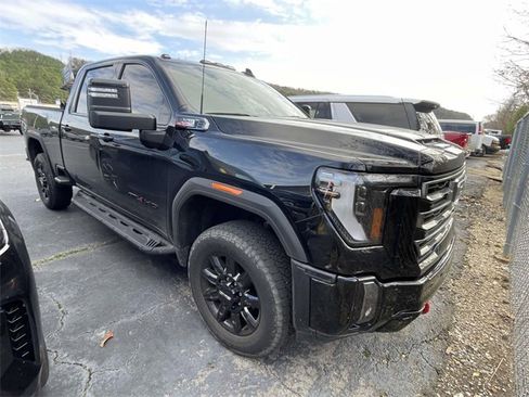 Used 2024 GMC Sierra 2500 AT4 w/ AT4 Preferred Package image 2