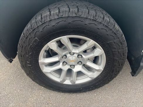 Used 2024 Chevrolet Silverado 1500 LT AWD/4WD image 10