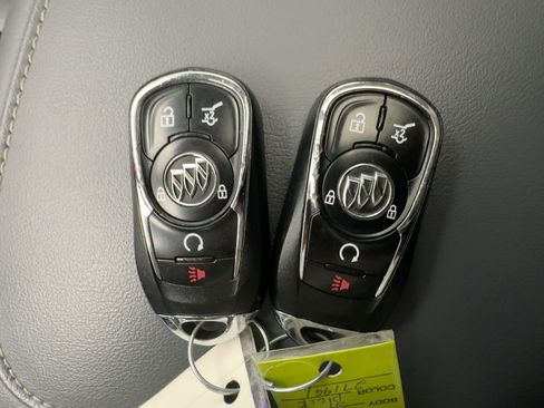 Used 2018 Buick Enclave Essence image 31