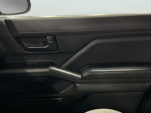 Used 2025 Toyota Tacoma SR5 AWD/4WD image 26