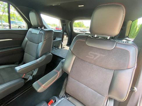 Certified 2025 Ford Explorer ST w/ Sun And Sound Package image 34