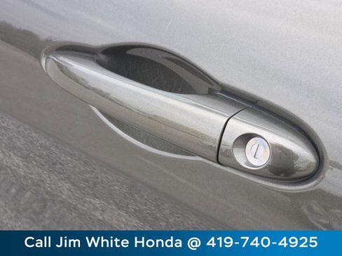 Used 2014 Jeep Cherokee Latitude w/ Cold Weather Group image 17