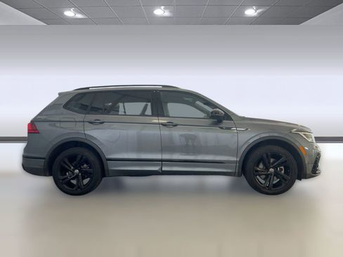 Used 2023 Volkswagen Tiguan SE R-Line image 8