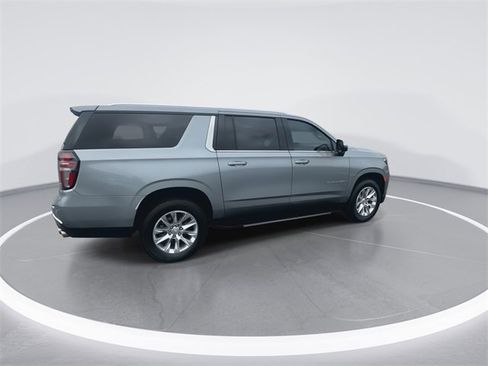 Used 2024 Chevrolet Suburban Premier image 9