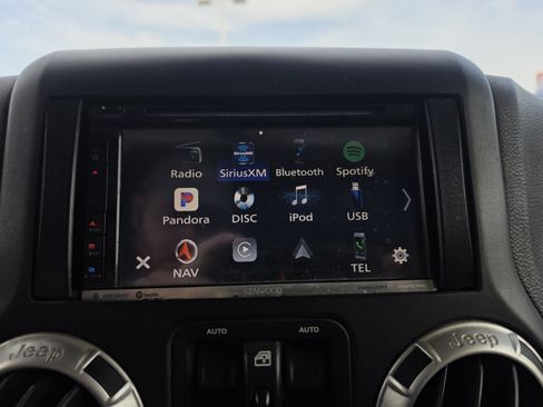 Used 2018 Jeep Wrangler Unlimited Sahara AWD/4WD image 19