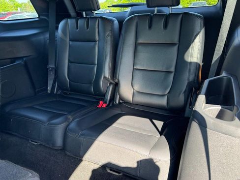 Used 2016 Ford Explorer XLT w/ Equipment Group 202A AWD/4WD image 11