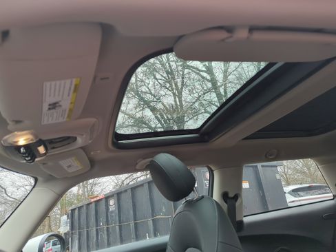 Used 2024 MINI Cooper 2-Door Hardtop image 19