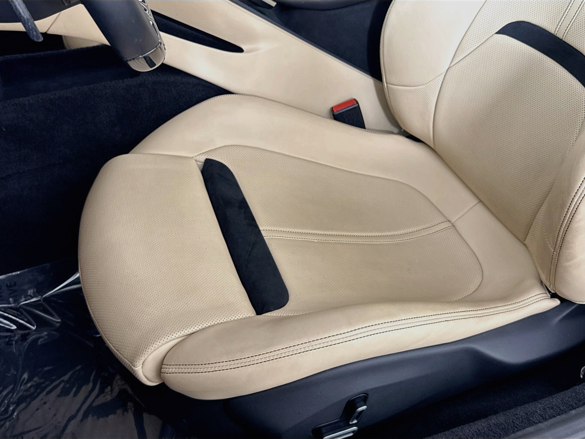 Certified 2021 Ferrari Roma RWD image 18