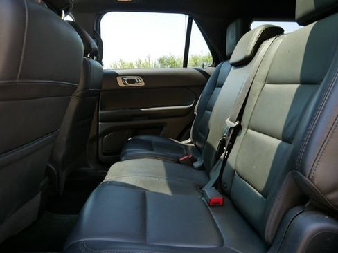 Used 2014 Ford Explorer XLT w/ Equipment Group 202A AWD/4WD image 11