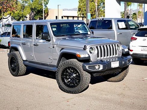Used 2018 Jeep Wrangler Unlimited Sahara image 3