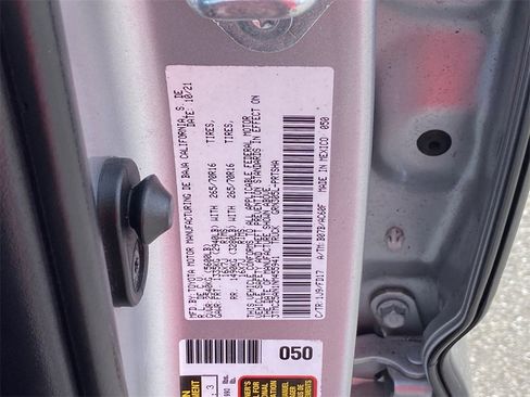 Certified 2022 Toyota Tacoma TRD Off-Road image 35