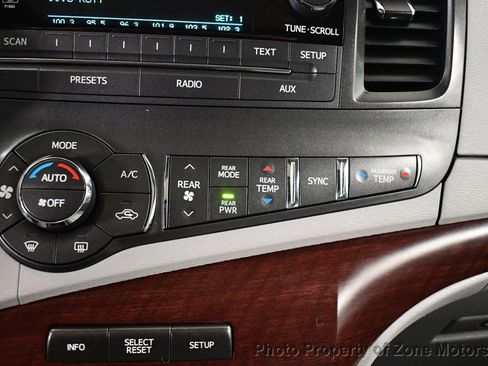 Used 2014 Toyota Sienna XLE image 39