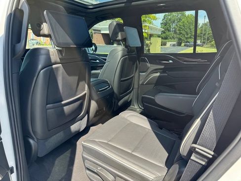 Certified 2024 Cadillac Escalade Premium Luxury w/ Performance Package AWD/4WD image 18
