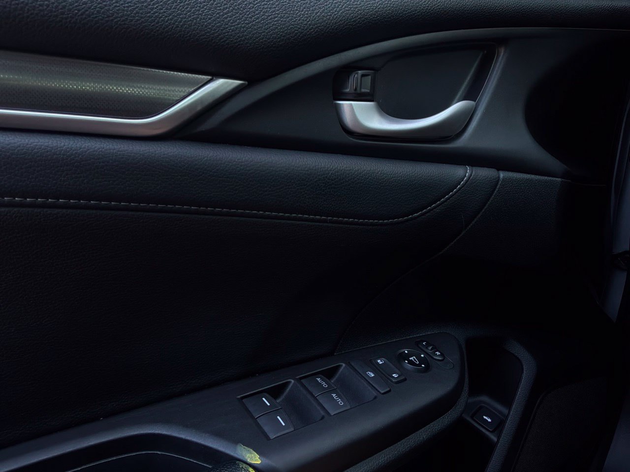 Used 2019 Honda Civic Touring image 23