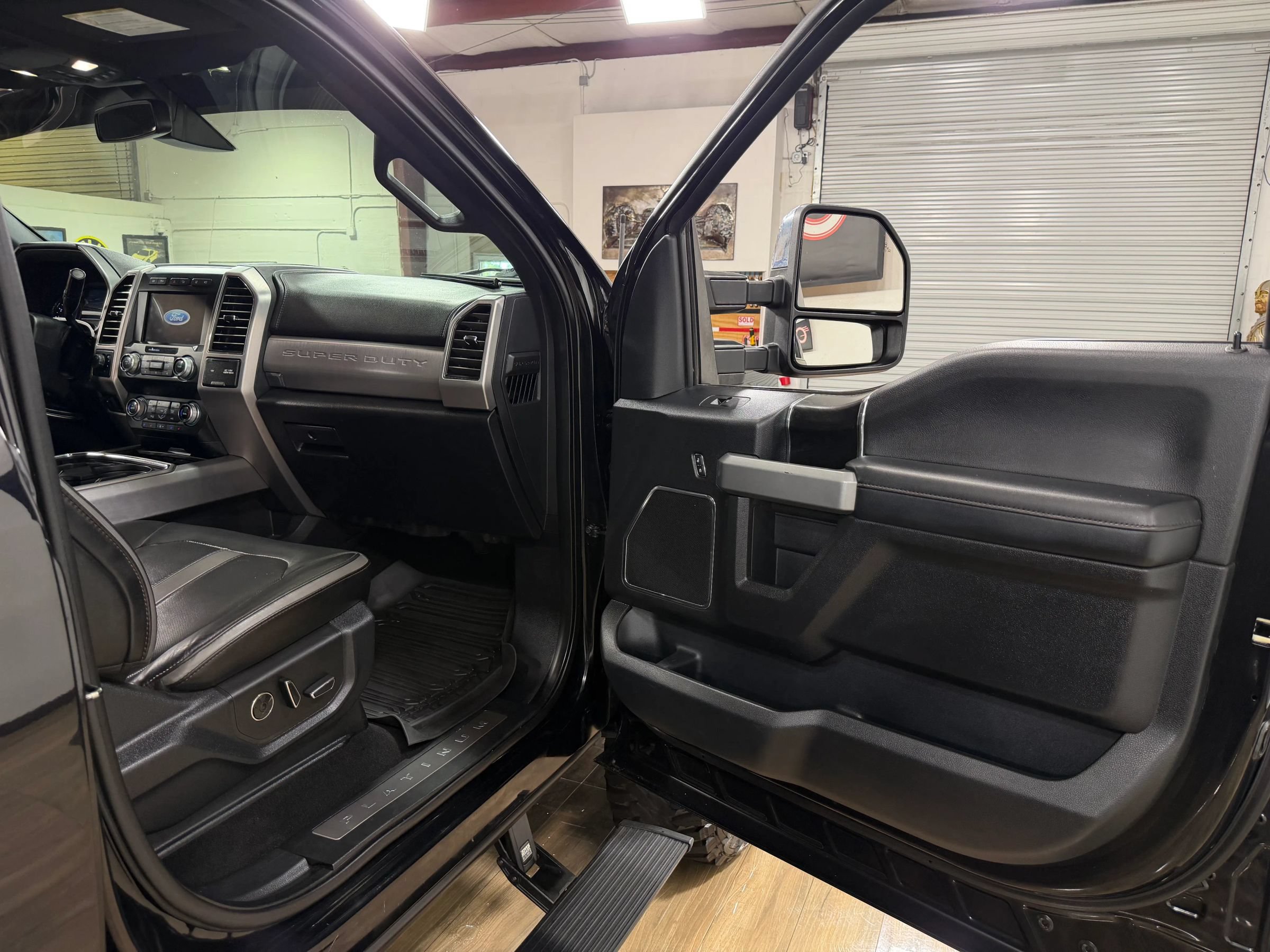 Used 2019 Ford F250 Platinum w/ Platinum Ultimate Package AWD/4WD image 18