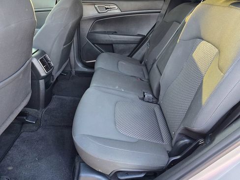 Used 2023 Kia Sportage LX AWD/4WD image 12