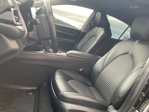 Used 2023 Toyota Camry SE image 7