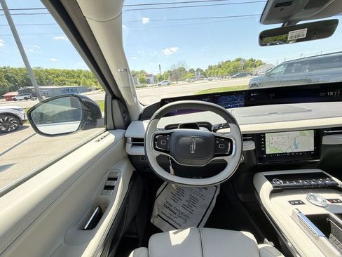New 2026 Lincoln Navigator Reserve AWD/4WD image 14
