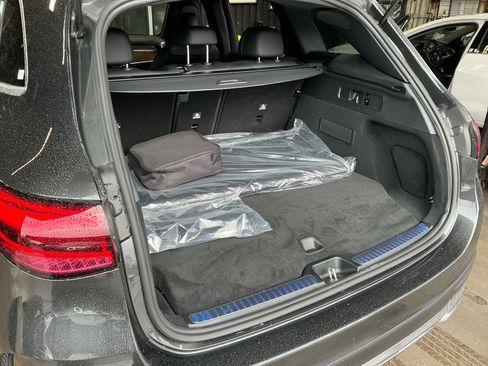 Used 2025 Mercedes-Benz GLC 350e 4MATIC image 25