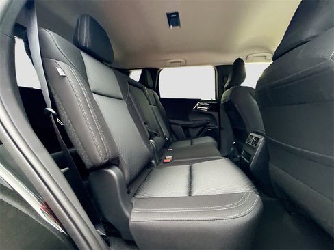 New 2025 Mitsubishi Outlander ES image 28