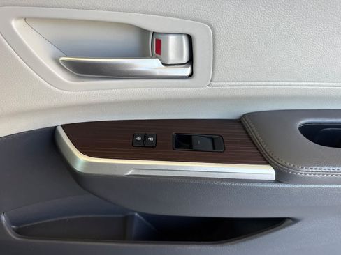 Certified 2024 Toyota Sienna XLE FWD image 17