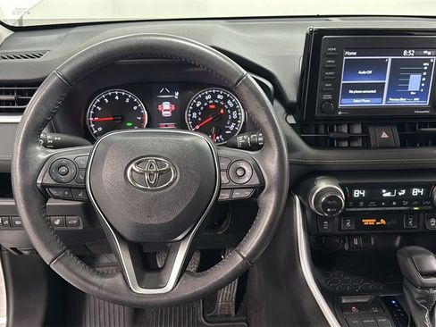 Used 2022 Toyota RAV4 XLE image 9