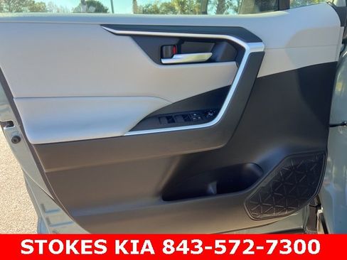 Used 2020 Toyota RAV4 XLE image 19