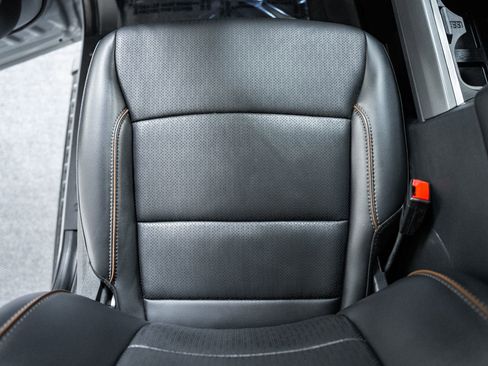 Used 2025 Ford F250 Lariat w/ Black Appearance Package image 38