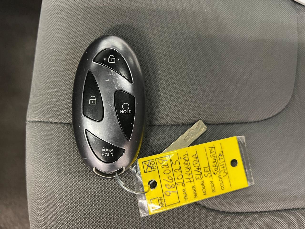 Used 2025 Hyundai Elantra SEL FWD image 47