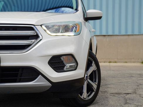 Used 2017 Ford Escape SE w/ Equipment Group 201A AWD/4WD image 2