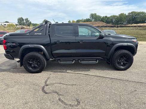 Used 2025 Chevrolet Colorado ZR2 w/ Midnight Edition AWD/4WD image 8