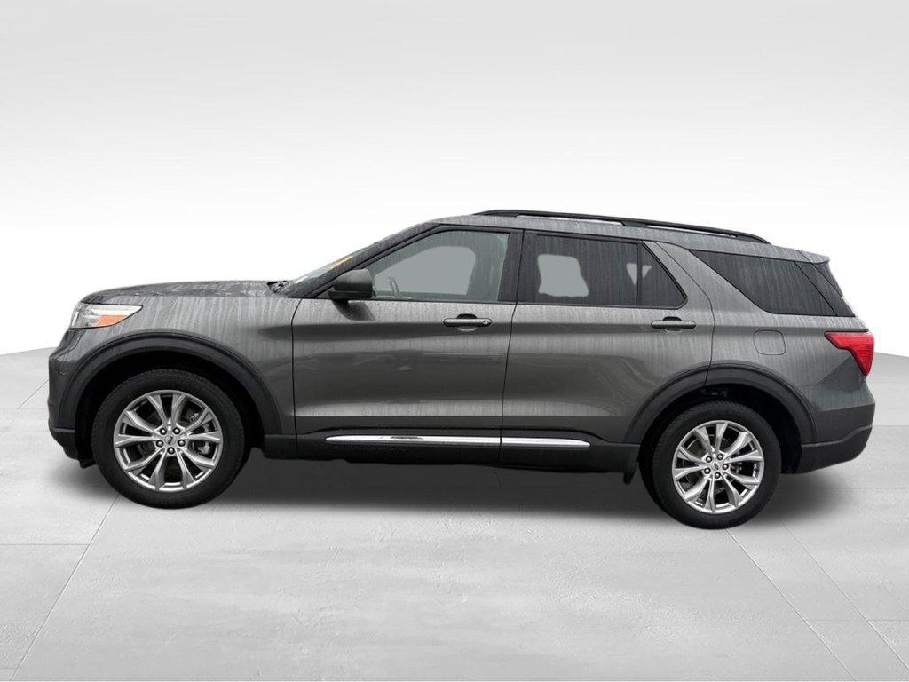 Used 2020 Ford Explorer XLT w/ Equipment Group 202A AWD/4WD image 2