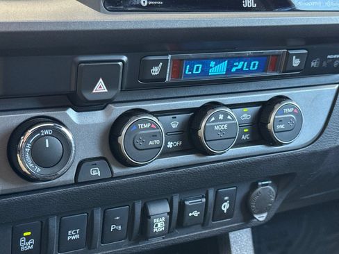 Used 2022 Toyota Tacoma TRD Off-Road w/ TRD Premium Off Road Package AWD/4WD image 22